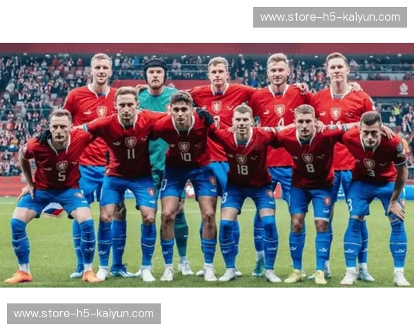 巅峰对决！法国vs克罗地亚直播：法兰西玫瑰与格子军团的恩怨续集，谁能主宰绿茵之巅？